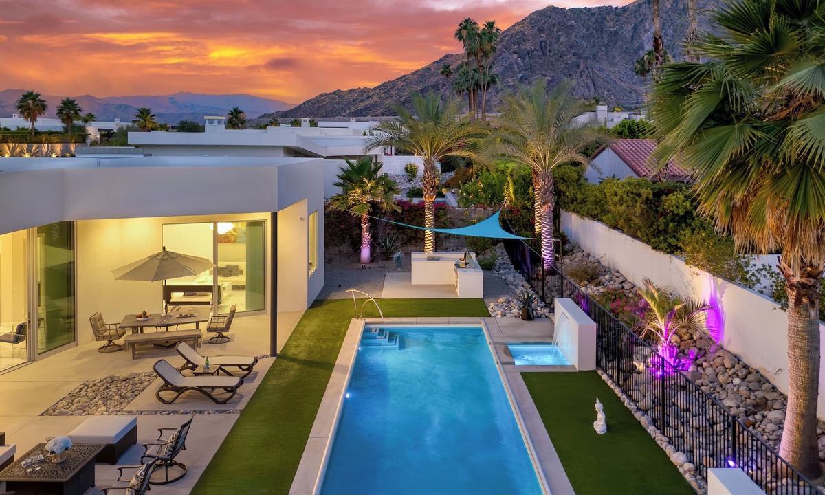 Historic Tennis Club House | Villa Valentina by AvantStay | Pool, Hot Tub, Views | Luxury Design