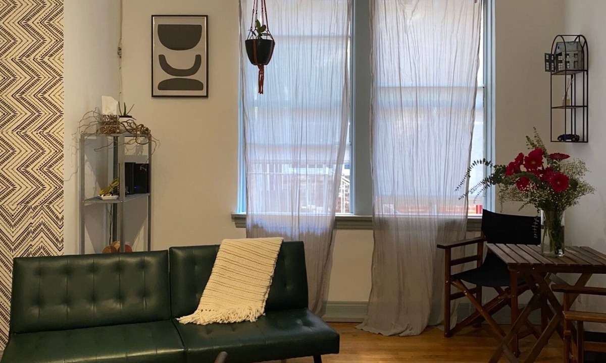 Mid-Wilshire Apartment | Vintage cozy studio stay in the Heart of LA