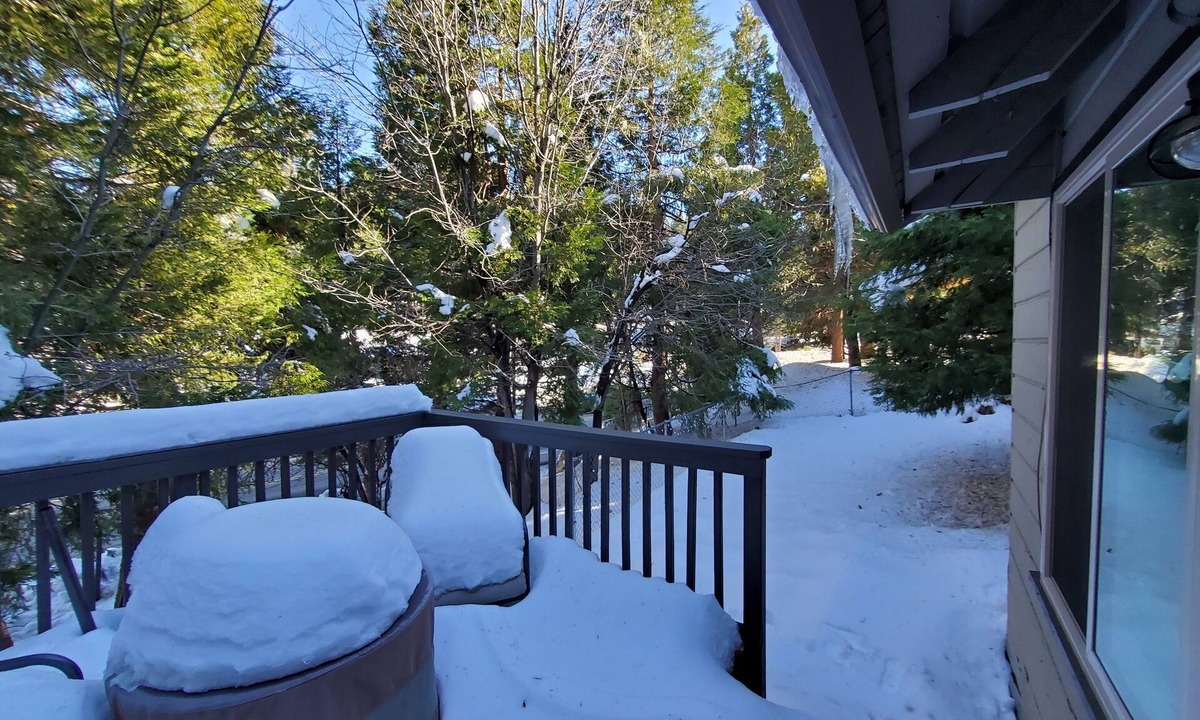 Cedar Glen Cabin | Visit Whimsy Hollow in Lake Arrowhead! Lake access and minutes to the Village.
