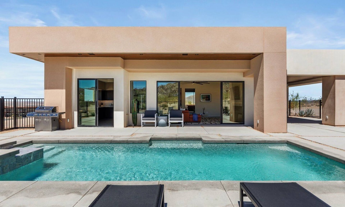 Panorama Heights House | Vista B at Panorama Villas by Fieldtrip | Luxury 2br w Pool and Views