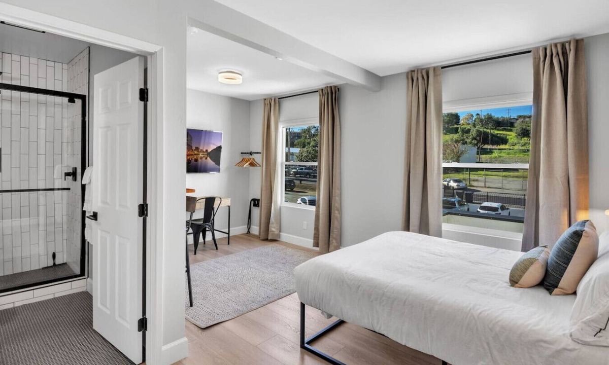 Vista Apartment | Vista Vacation Downtown | Walkable | Modern Escape
