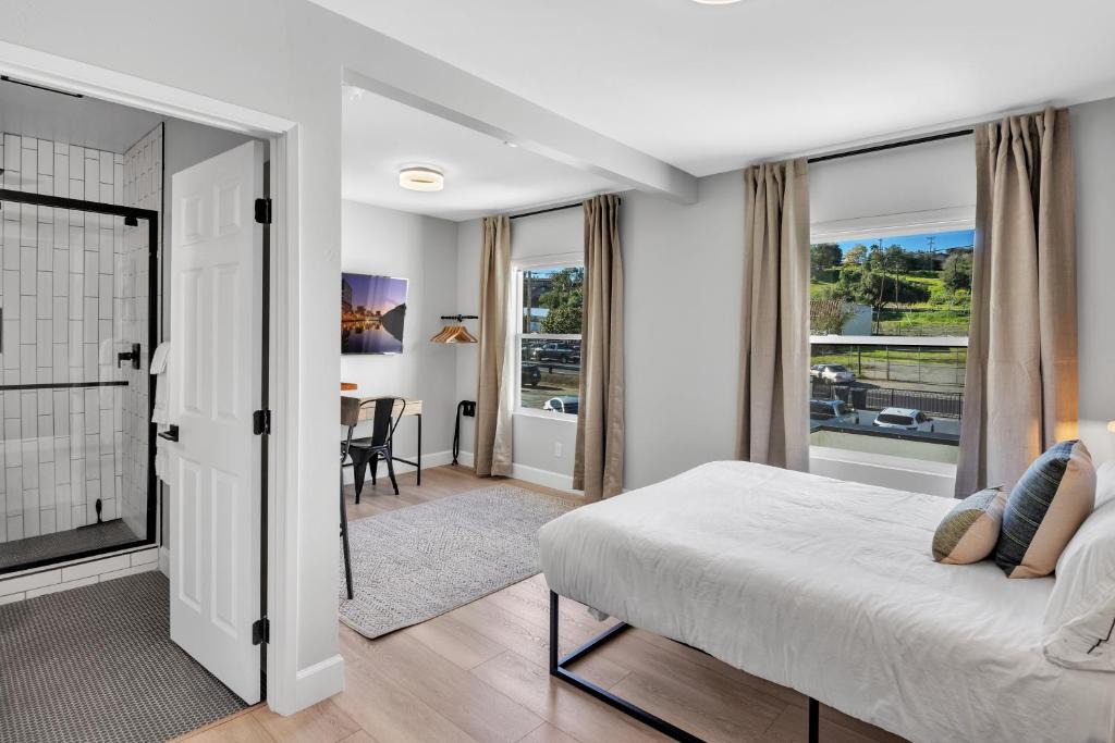 Vista Apartment | Vista Vacation Downtown Walkable Modern Escape