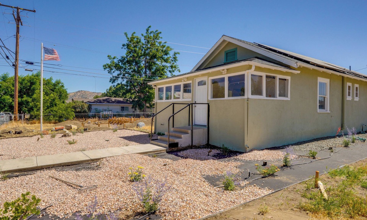 Tehachapi House | Walk to Dtwn Tehachapi: Updated Getaway w/Yard!