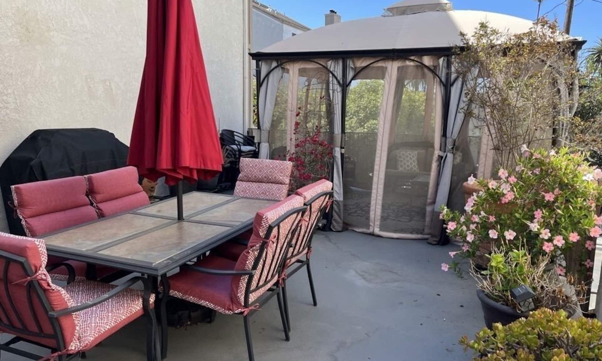 Alamitos Beach Condo | Walk to the Beach from our Condo on Retro Row!