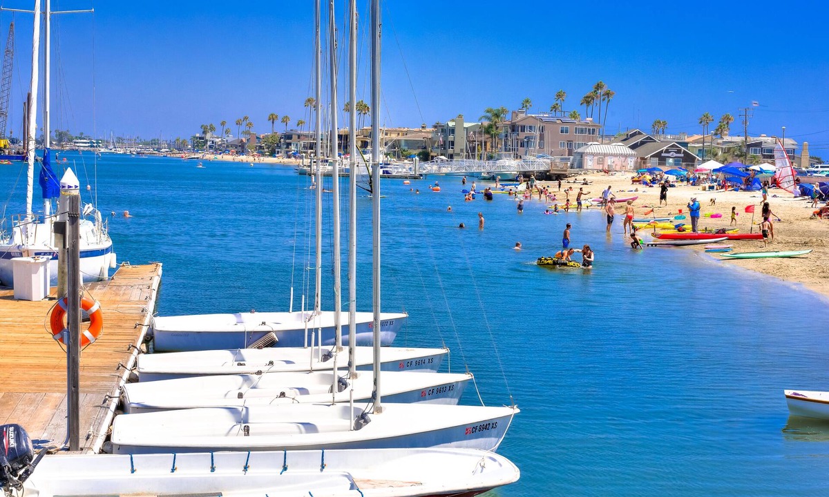 Peninsula House | Walk to the Beach! Spacious home with 2 car garage