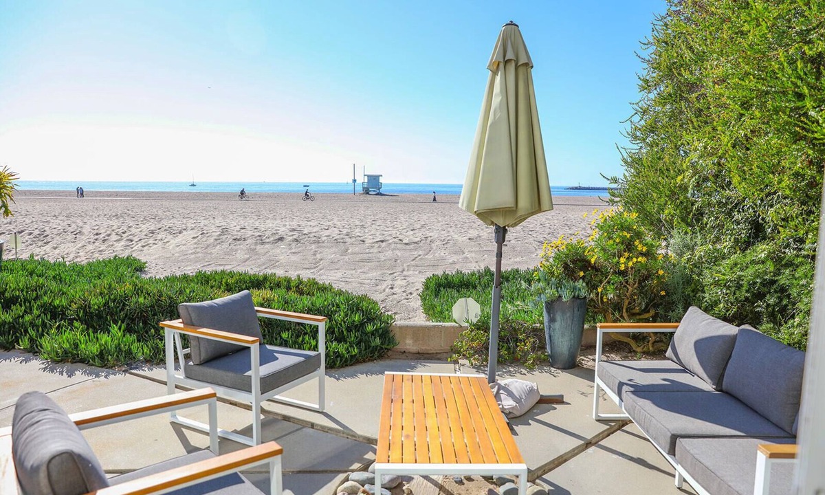 Playa Del Rey House | Waterfront 2BDRM with Patio in Playa Del Rey