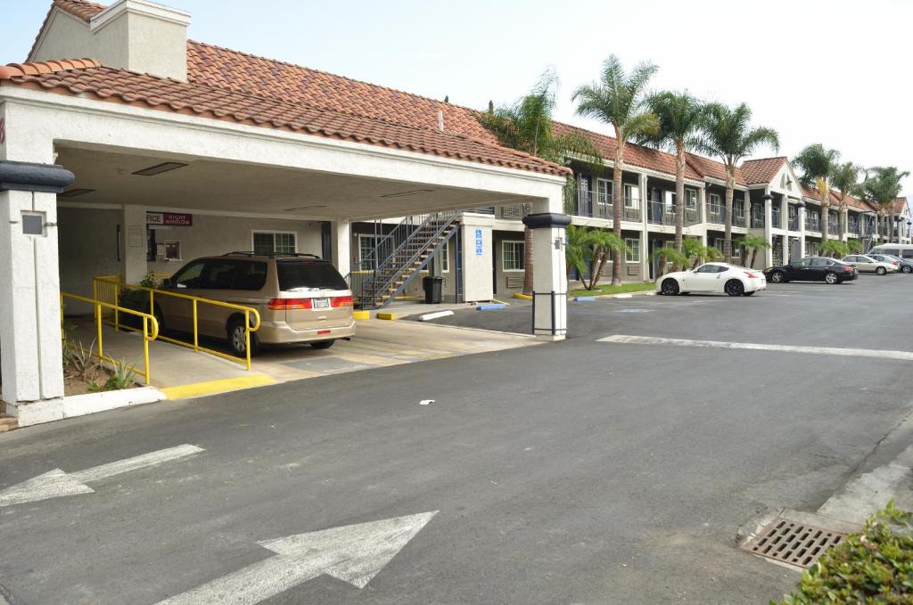 Corona Hotel | Welcome Inn Corona