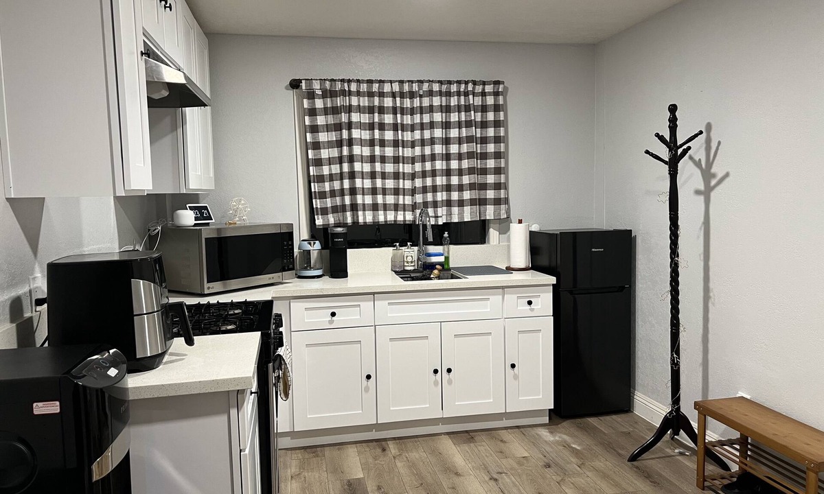 Jurupa Valley House | Welcoming Cozy Guest Unit