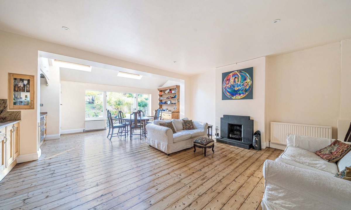 Thurlow Park House | West Dulwich spacious family home, with large garden and parking space