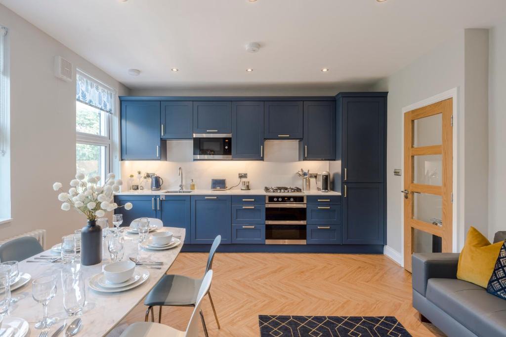 West Hampstead Apartment | West Hampstead 3BR Family Duplex 3-Mins to Tube & Rail