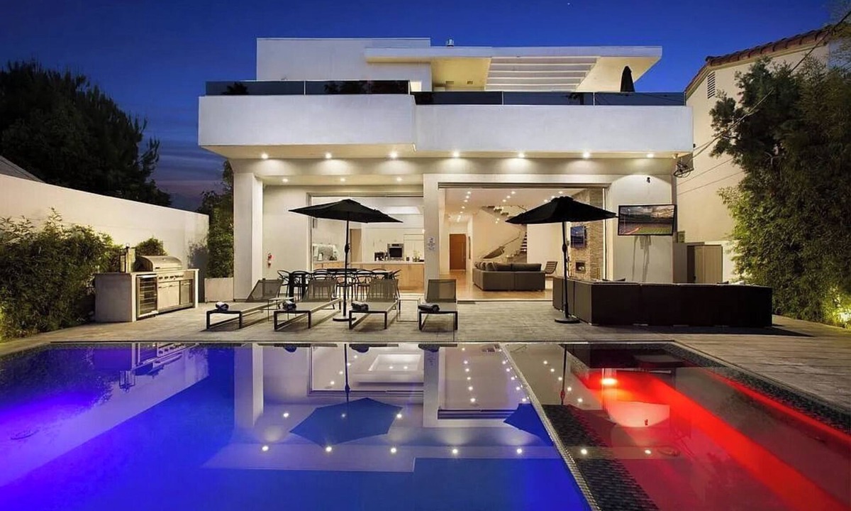 Fairfax District House | West Hollywood Retreat: Pool, Chef's Kitchen & More!