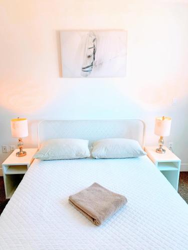 Hollywood House | Western Monroe