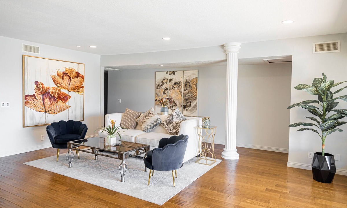 Walnut House | Where DTLA meets Disney: A Spacious Cozy Hillside Panoramic View Villa with Pool