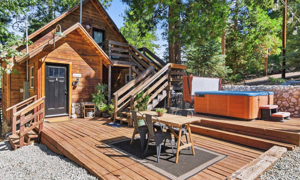 Pine Cove Cabin | Whimsical Cabin *Spa, Fireplace, Pet Friendly*