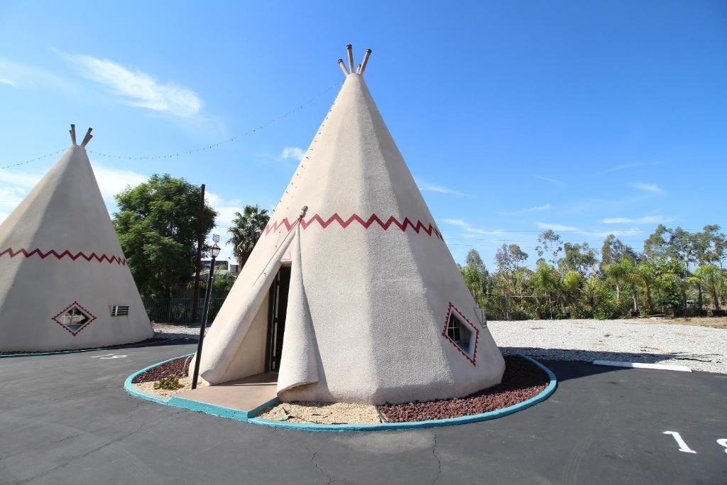 Rialto Hotel | Wigwam Motel