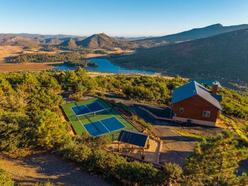 Julian House | Wild Moon Ranch Pickleball, Cedar Tub & Views