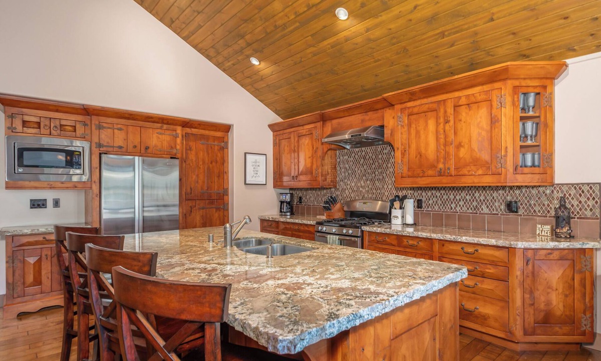 Dorrington Cabin | Wilson's Roost- Snowshoe Springs Lake