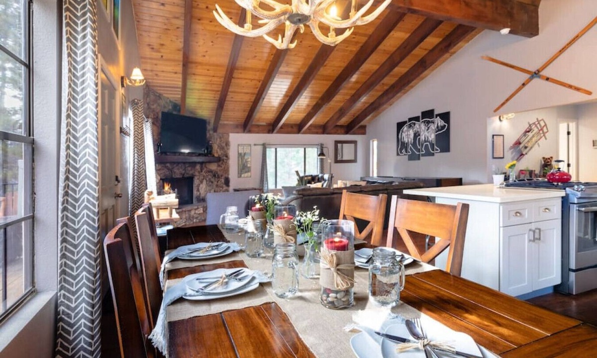 Moonridge House | Winter Getaway Spa Fire-table Close to slopes