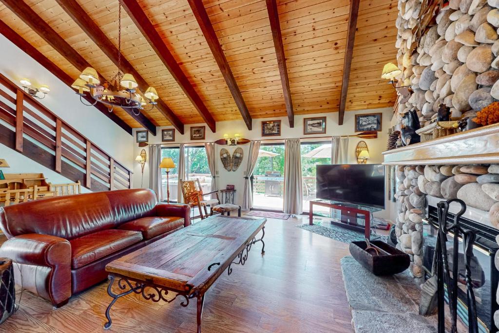 Bass Lake House | Wishing Well Cabin