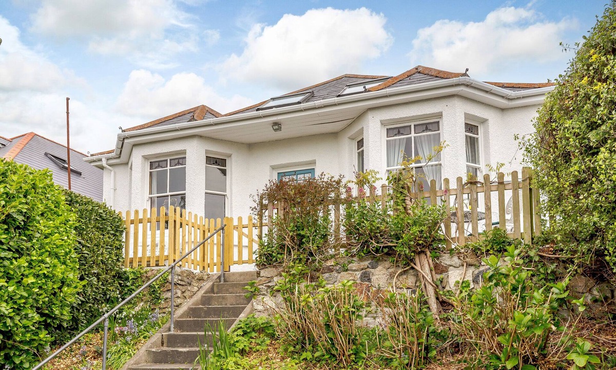 Mevagissey House | WISTERIA, family friendly, character holiday cottage in Mevagissey