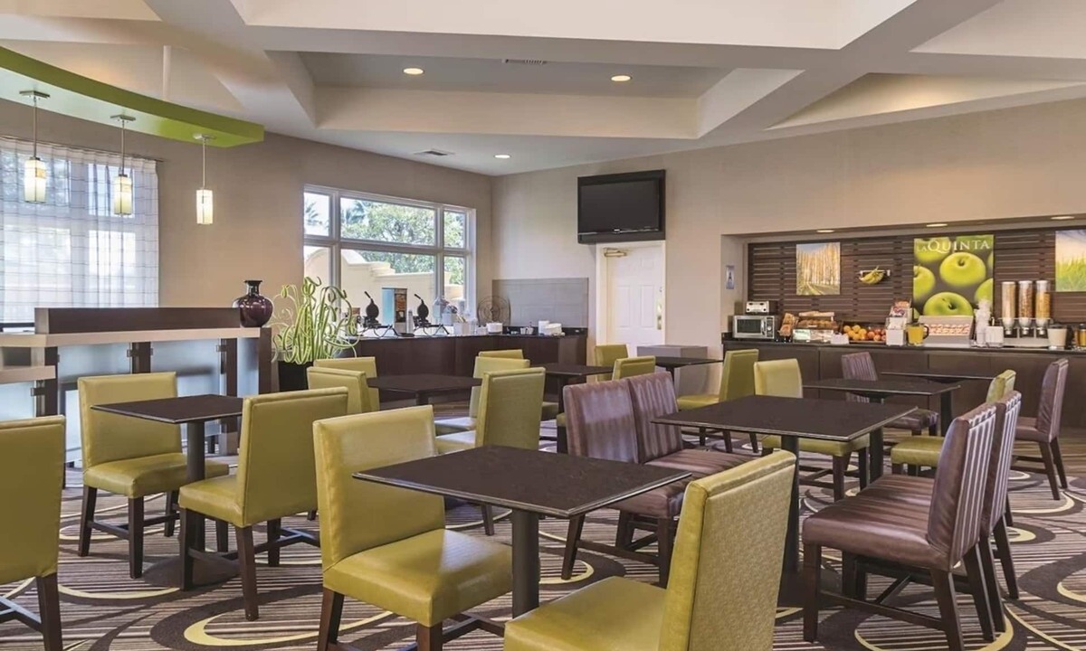 Guasti Hotel | Wonderful Place To Stay! 4 Great Units! Minutes Away to iFLY Indoor Skydiving!