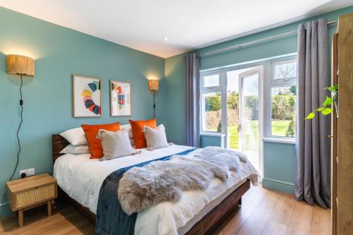 Fernhill Heath House | Woodstock - 3 Bed Luxury Bungalow with Full SKY TV
