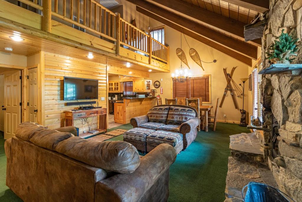 Fish Camp House | Yosemite Silvertip Lodge