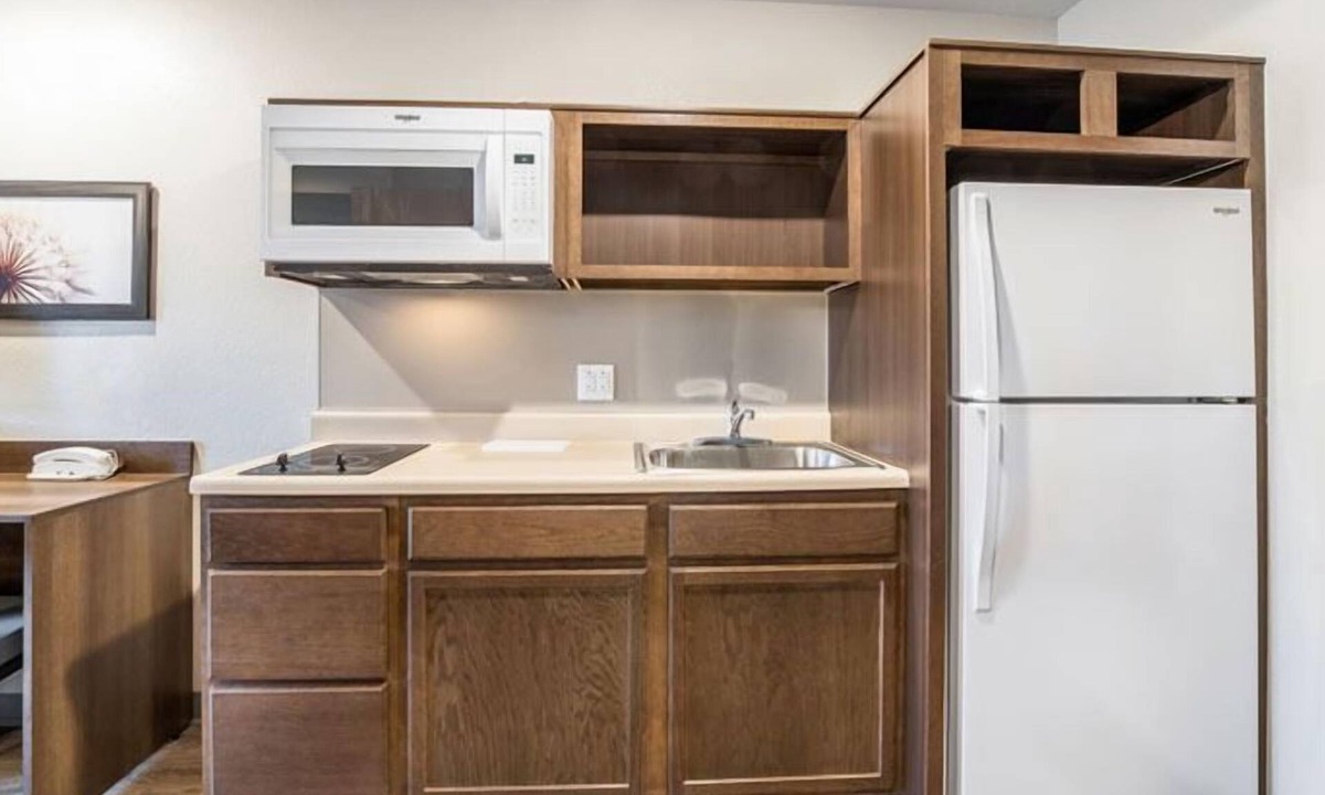 Bellflower Hotel | Your Home Away from Home! Full Kitchen, Pet-friendly, Free Parking!
