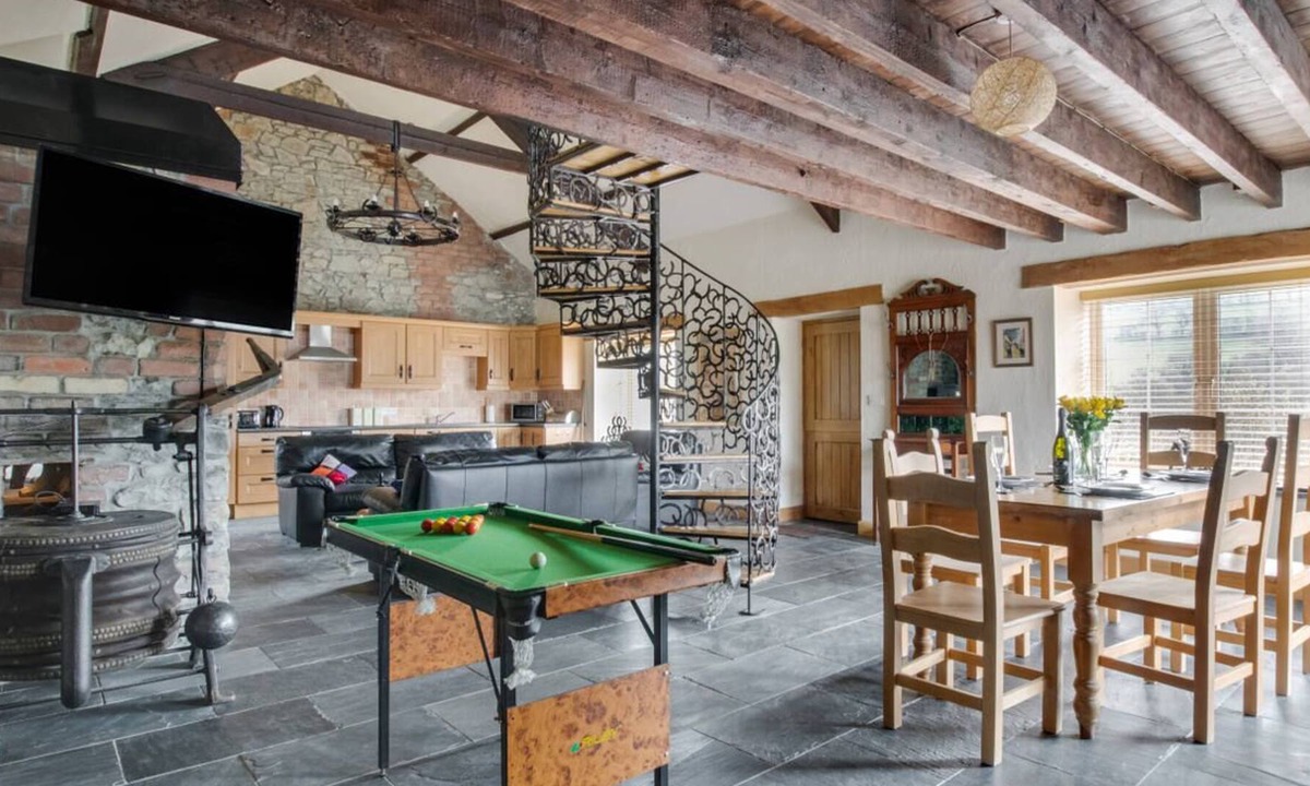 Brechfa House | Yr Efail in Carmarthen
