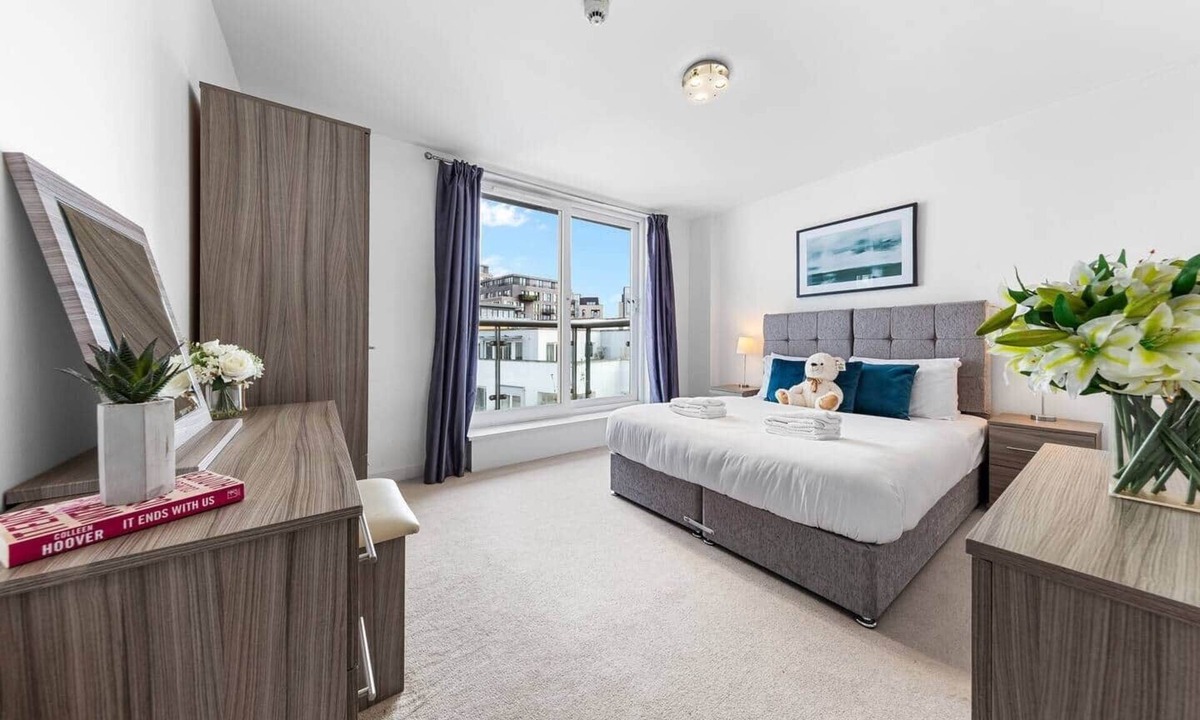 Thamesfield Apartment | Zone 2 Serviced apartment by the River Thames
