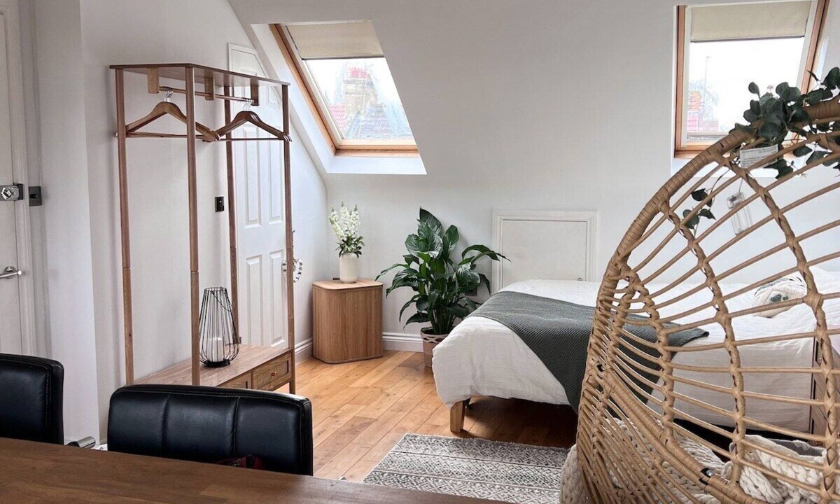 Cricklewood House | Zozy Gladstone