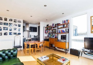 1 Bedroom Top Floor Flat / Shoreditch - Dalston