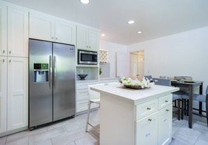 111 Sherman Oaks entire home near Universal Studios with Tesla Charger