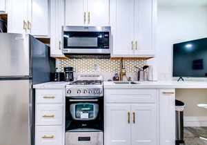 114C - Golden Trim - Downtown Digs