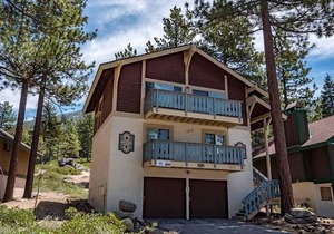 1233 Timber Lane - Fantastic Ski Home Close to Casinos and Lake, Private Hot Tub!