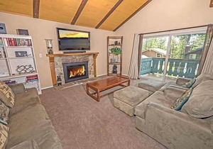1233 Timber Lane - Fantastic Ski Home Close to Casinos and Lake, Private Hot Tub!