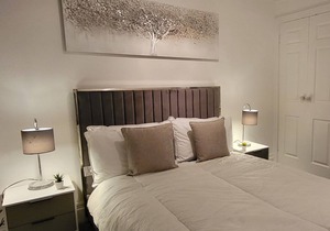 2 bedroom apartment Canary Wharf