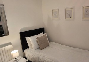 2 bedroom apartment Canary Wharf