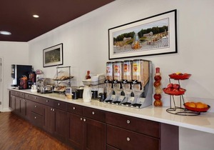 2 Great Units for Families! Pool, Parking, Near Attractions