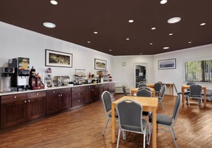 2 Great Units for Families! Pool, Parking, Near Attractions