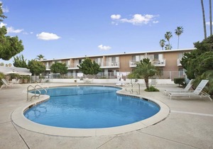 2 Great Units for Families! Pool, Parking, Near Attractions