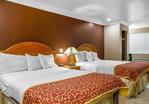 2-Star Hotel ∙ Rodeway Inn Cypress