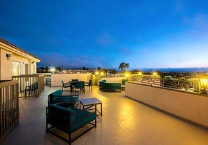 2-Star Hotel ∙ Hampton Inn & Suites Hermosa Beach