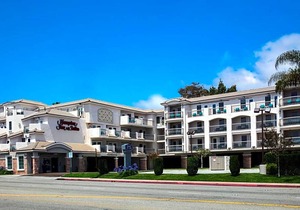 2-Star Hotel ∙ Hampton Inn & Suites Hermosa Beach