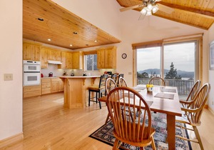 206 m² Cabin ∙ 3 bedrooms ∙ 8 guests