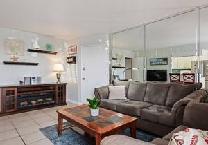 2BR Condo right next to the beach and walkable to all the best of Carpinteria!