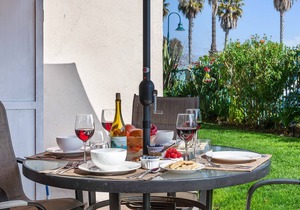 2BR Condo right next to the beach and walkable to all the best of Carpinteria!