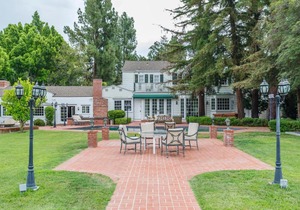 3 Acre Estate Encino sleeps 16