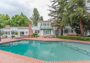3 Acre Estate Encino sleeps 16