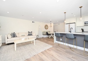 3 Bedroom Renovated Condo on Balboa Island